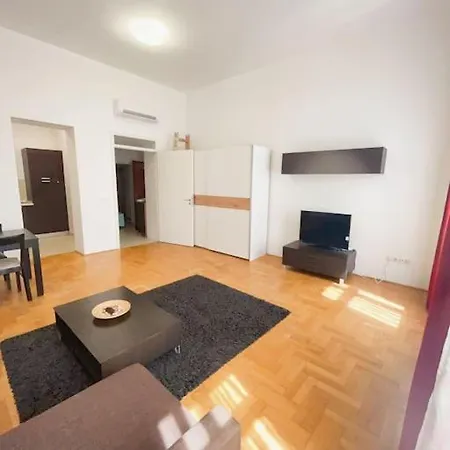 Apartamento Spacious In A Vibrant Center