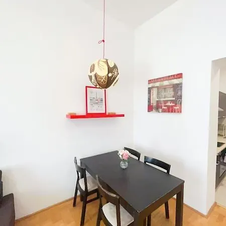 Apartamento Spacious In A Vibrant Center *