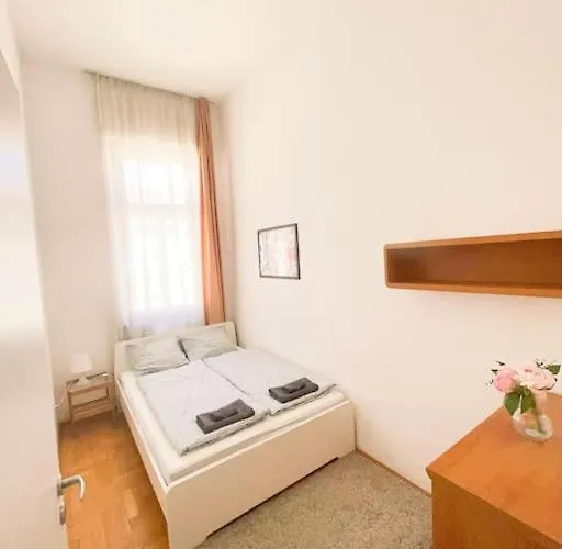 Spacious In A Vibrant Center *