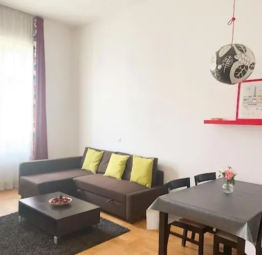 Apartamento Spacious In A Vibrant Center *