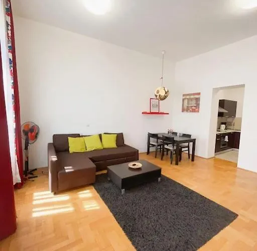 Spacious In A Vibrant Center Apartamento Budapest