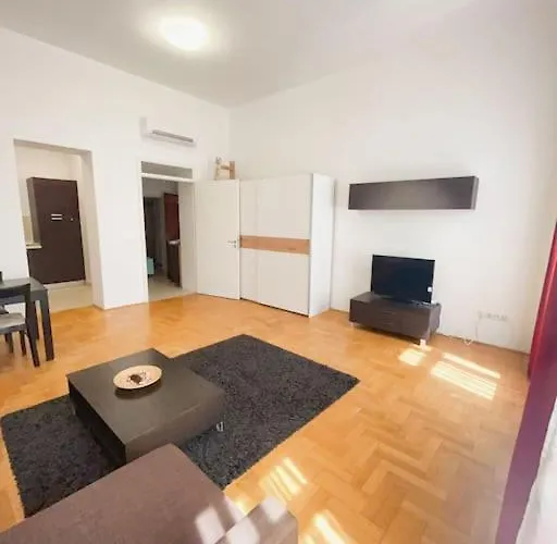 Apartamento Spacious In A Vibrant Center