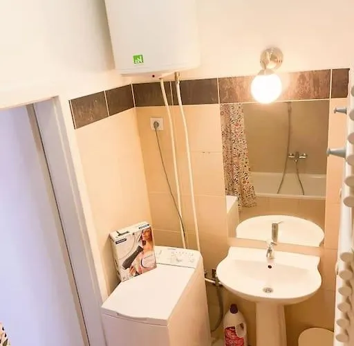 Spacious In A Vibrant Center * Budapest