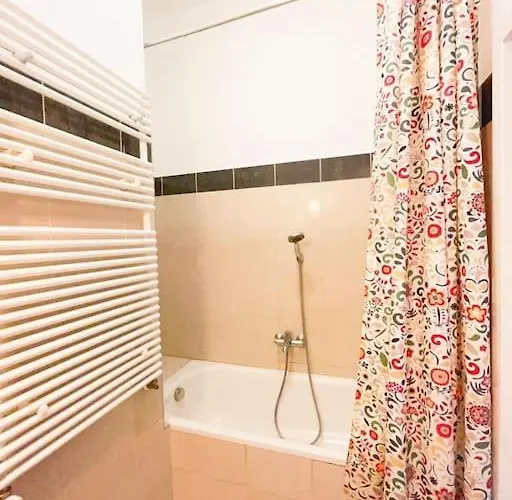 Spacious In A Vibrant Center Budapest
