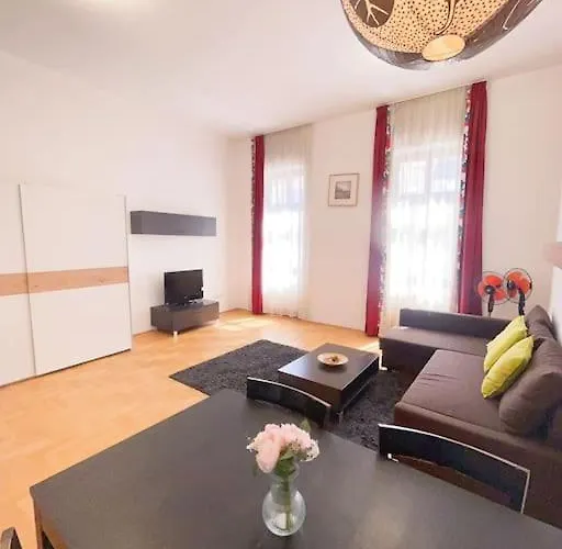 Spacious In A Vibrant Center *