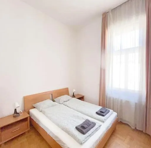 Spacious In A Vibrant Center Apartment *