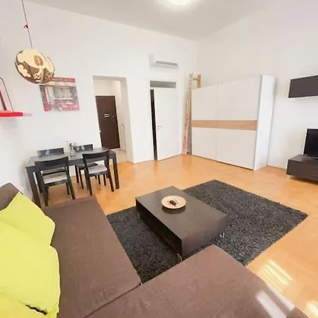Spacious In A Vibrant Center Budapest