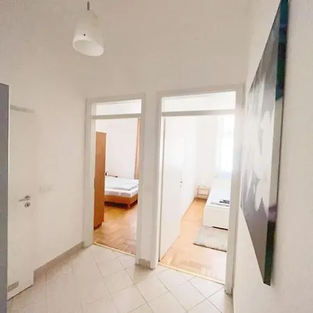 Апартаменты Spacious In A Vibrant Center