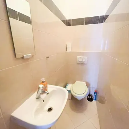 Spacious In A Vibrant Center *