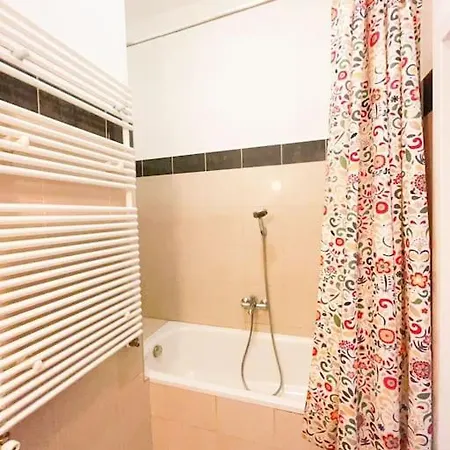 Spacious In A Vibrant Center Budapest
