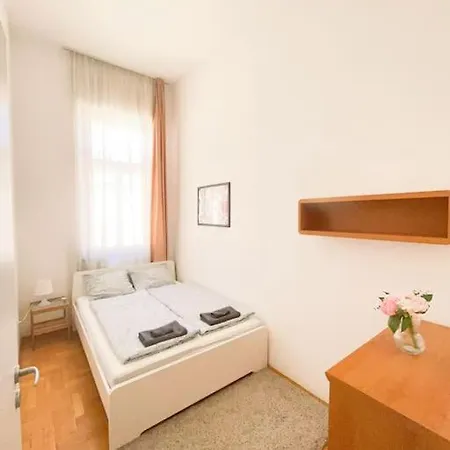 Spacious In A Vibrant Center Apartment
