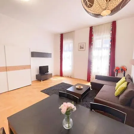 Spacious In A Vibrant Center *