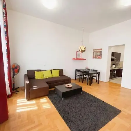 Spacious In A Vibrant Center Apartment Budapest