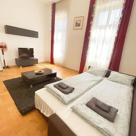 Apartment Spacious In A Vibrant Center Budapest