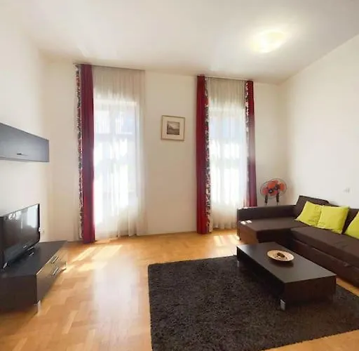 Apartament Spacious In A Vibrant Center *