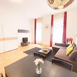 Spacious In A Vibrant Center Budapeste