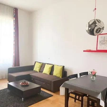 Appartamento Spacious In A Vibrant Center *