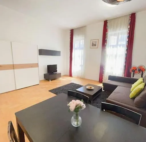 Appartamento Spacious In A Vibrant Center *