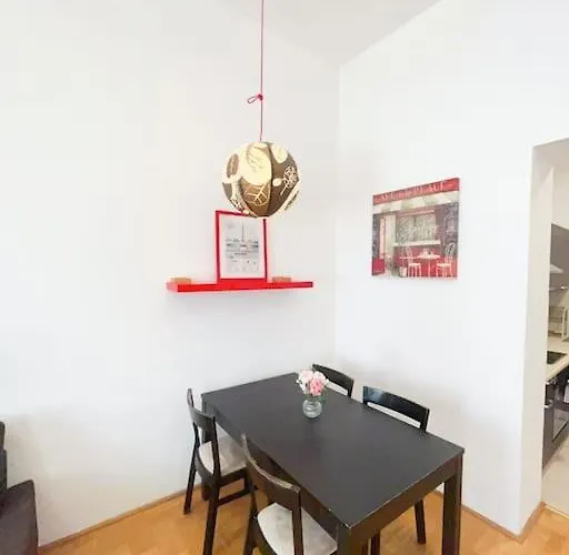 Appartamento Spacious In A Vibrant Center *